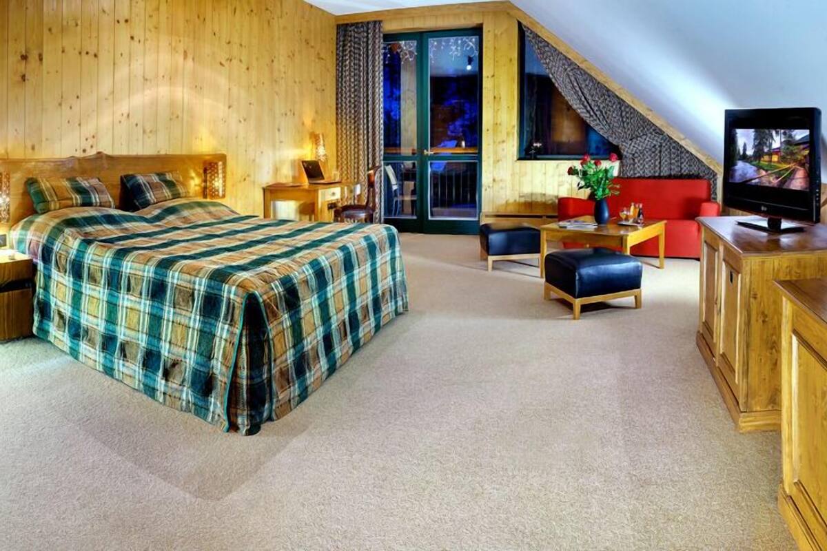 Deluxe Twin Room | Minibar, in-room safe, rollaway beds, free WiFi