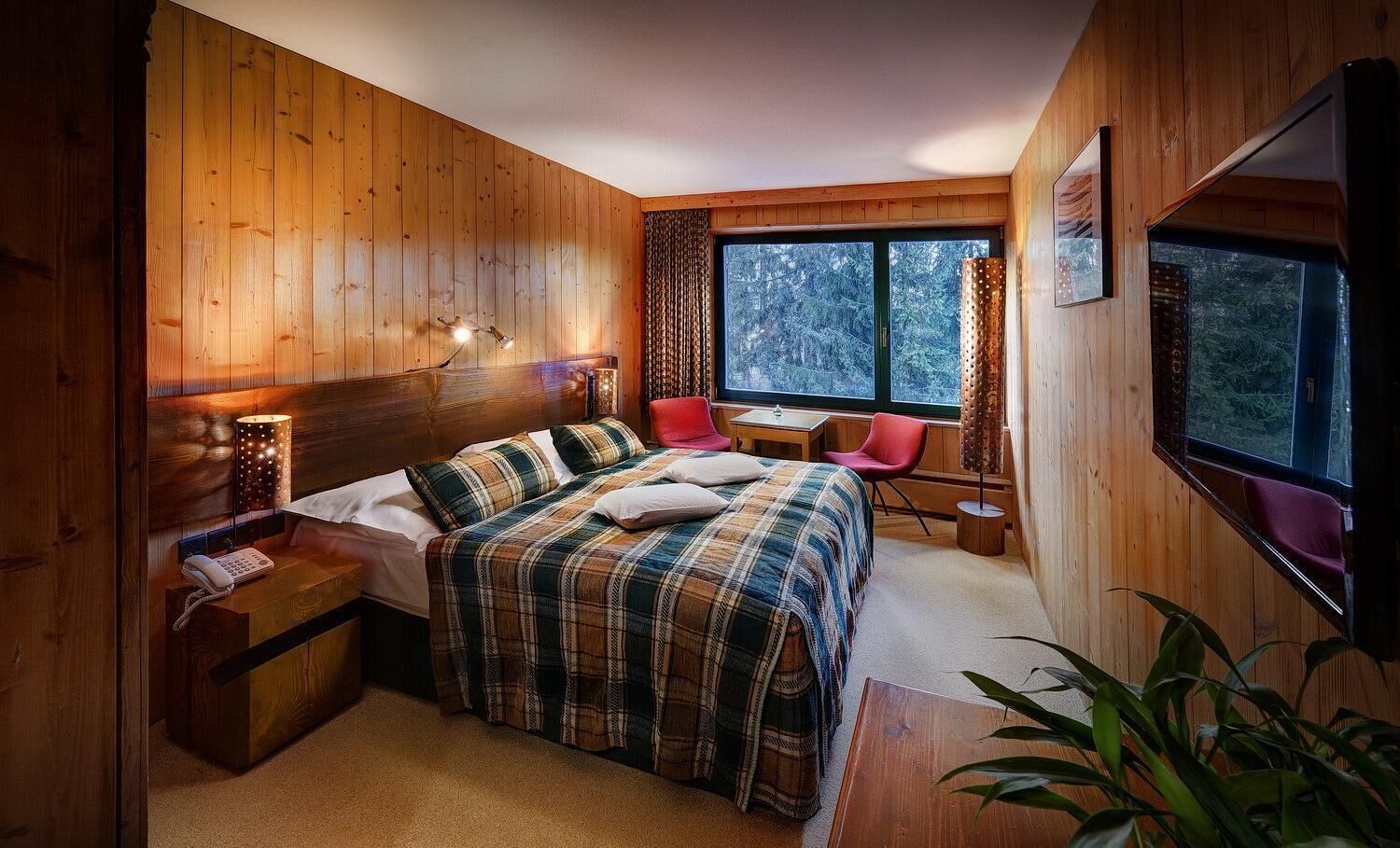 Minibar, in-room safe, rollaway beds, free WiFi