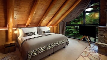 Minibar, in-room safe, rollaway beds, free WiFi