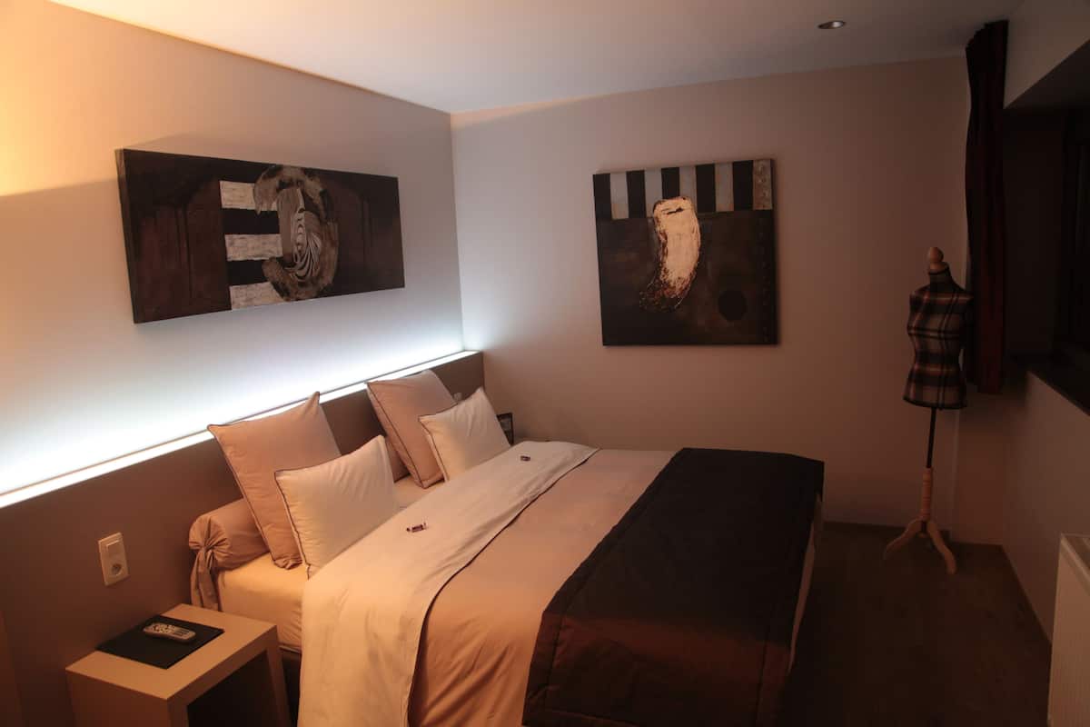 Executive-Doppelzimmer | Select-Comfort-Betten, Schreibtisch, laptopgeeigneter Arbeitsplatz