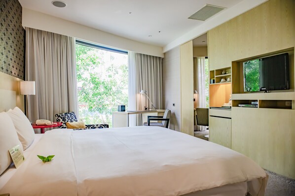 In-room safe, desk, soundproofing, iron/ironing board