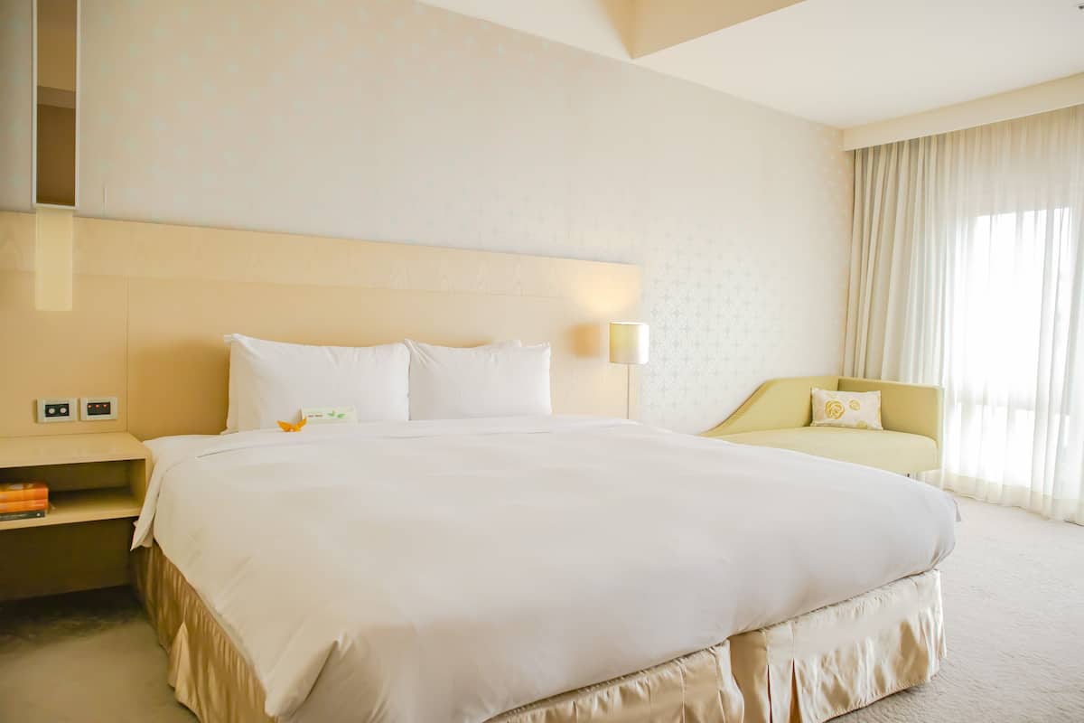 In-room safe, desk, soundproofing, iron/ironing board