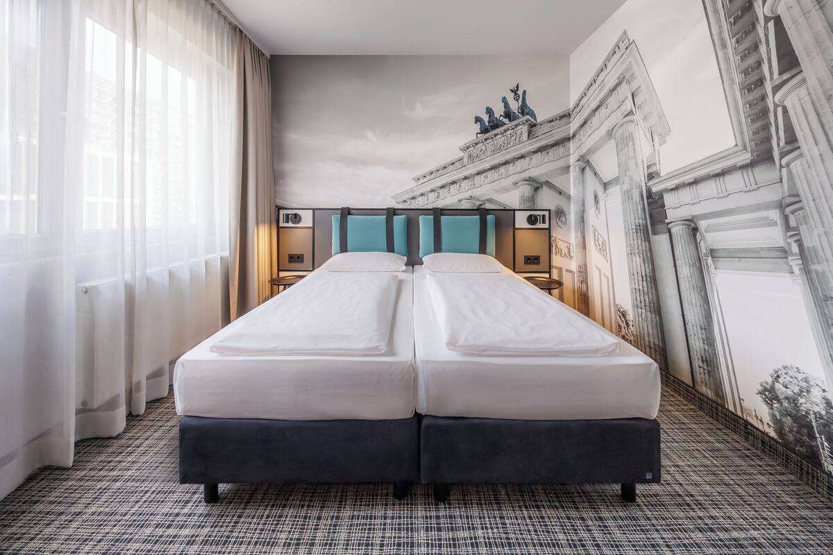 Hypo-allergenic bedding available, in-room safe, desk, laptop workspace