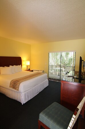 Deluxe Room, 1 King Bed, Balcony | Desk, soundproofing, iron/ironing board, free WiFi
