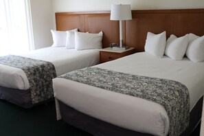 Desk, soundproofing, iron/ironing board, free WiFi - The Central Motel (Inverness)