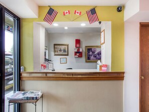 ฝ่ายต้อนรับ