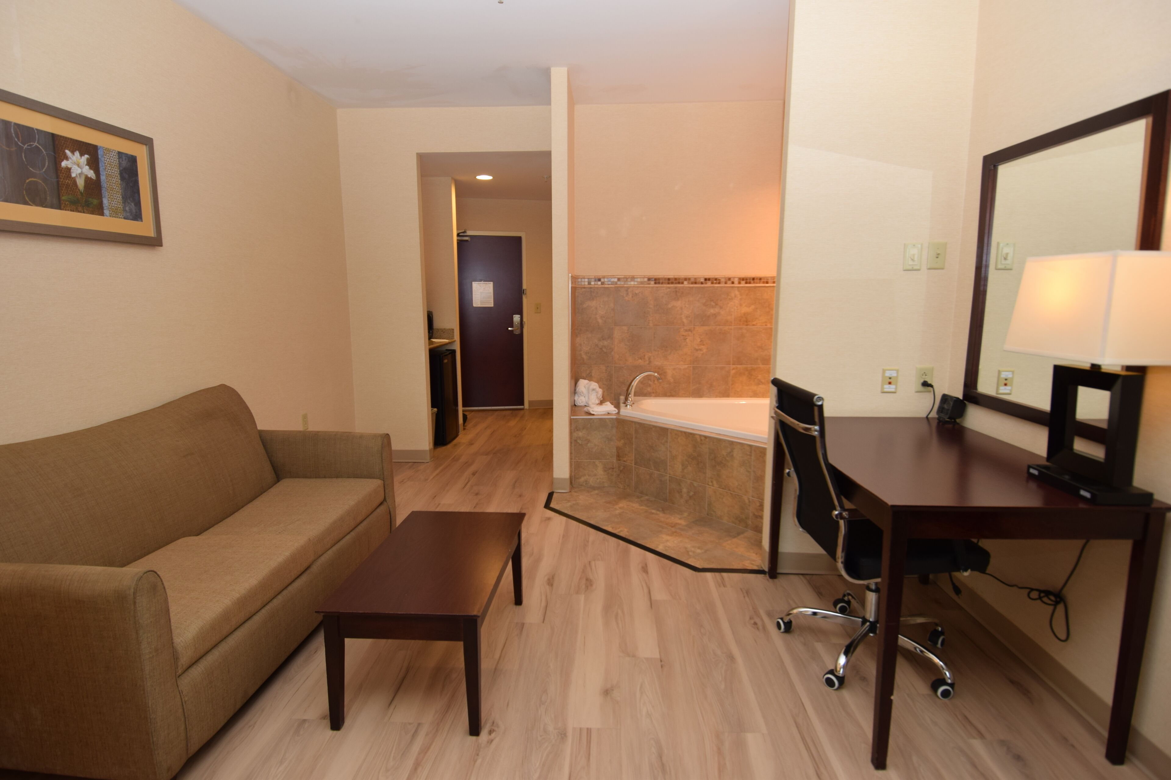 Suite superior, hidromasaje | Ropa de cama de alta calidad, camas con pillow-top y escritorio 