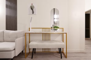 Deluxe Room, 1 King Bed