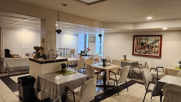 Δωρεάν ευρωπαϊκό πρωινό καθημερινά