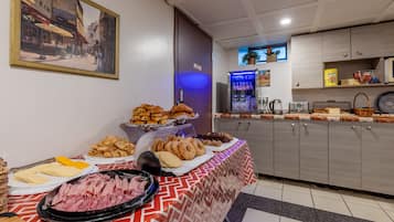 Free daily continental breakfast