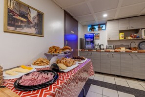 Petit déjeuner continental compris tous les jours