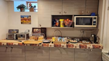 Free daily continental breakfast