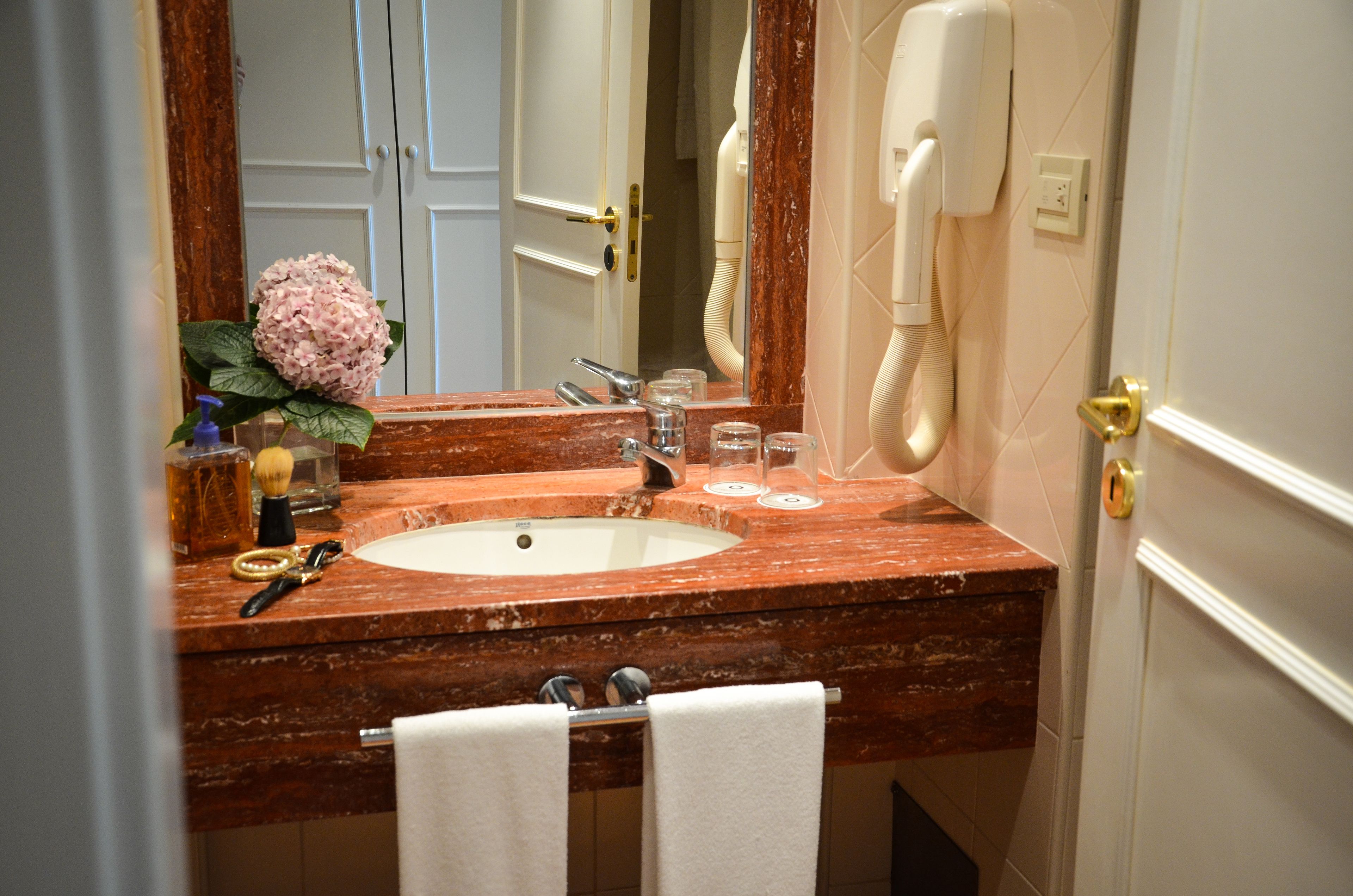 classic twin room | bathroom sink