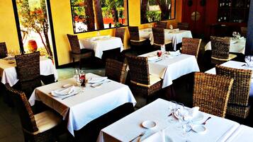 Breakfast served, Spanish cuisine