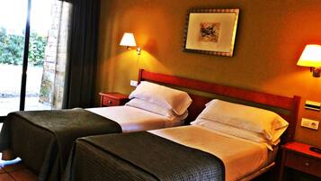 Minibar, desk, free WiFi