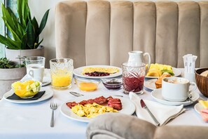 Se sirven desayunos, comidas y cenas 