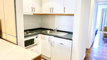Studio | 1 bedroom, in-room safe, desk, blackout curtains