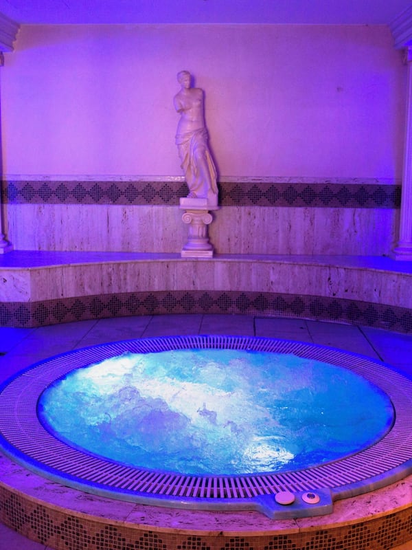 Sauna, hot tub, steam room, Turkish bath, body treatments, aromatherapy