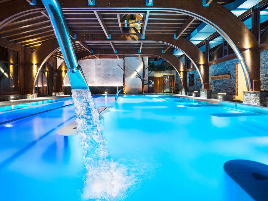 Indoor pool, seasonal outdoor pool, sun loungers