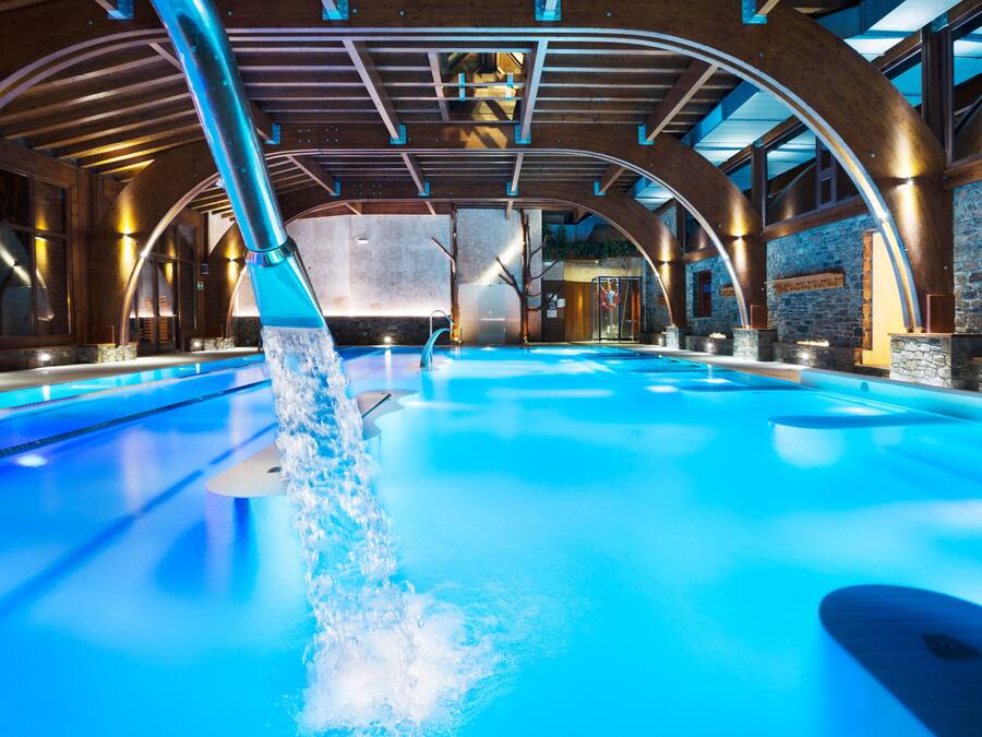 Sauna, hot tub, pemandian Turki/hammam, perawatan tubuh, dan body scrub