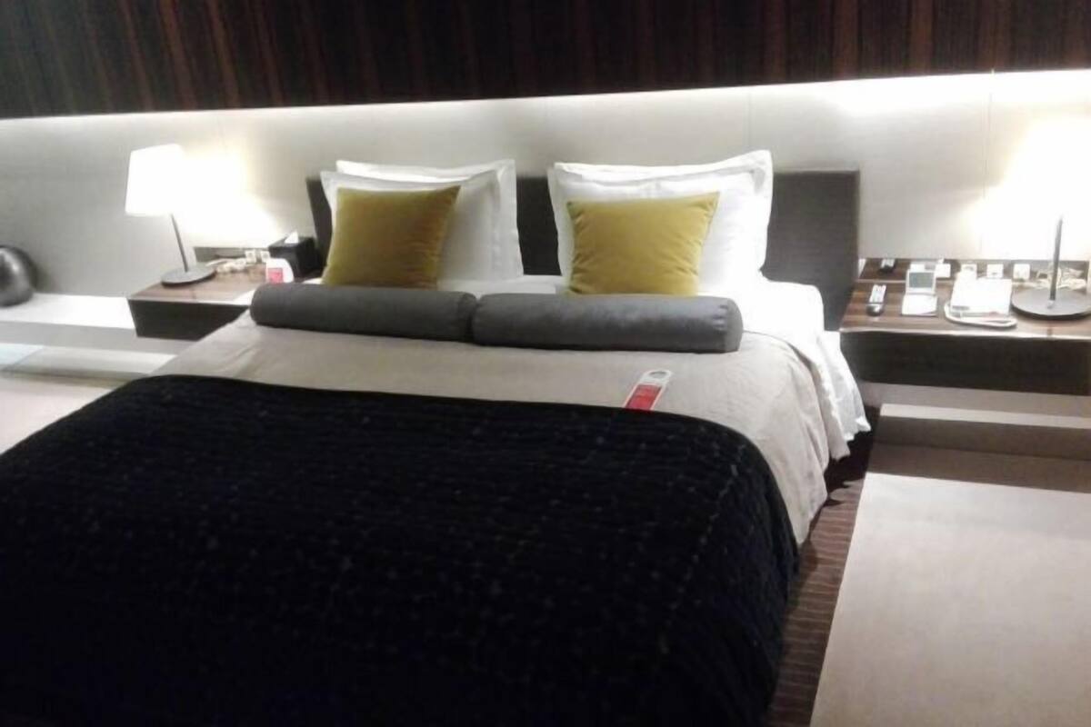Artículos del minibar gratis y caja de seguridad en la habitación 