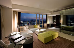 Artículos del minibar gratis y caja de seguridad en la habitación 