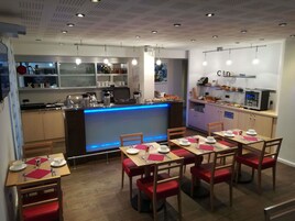 Daily buffet breakfast (EUR 18.50 per person)