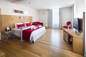Caixa forta a l'habitació, escriptori i habitacions insonoritzades 