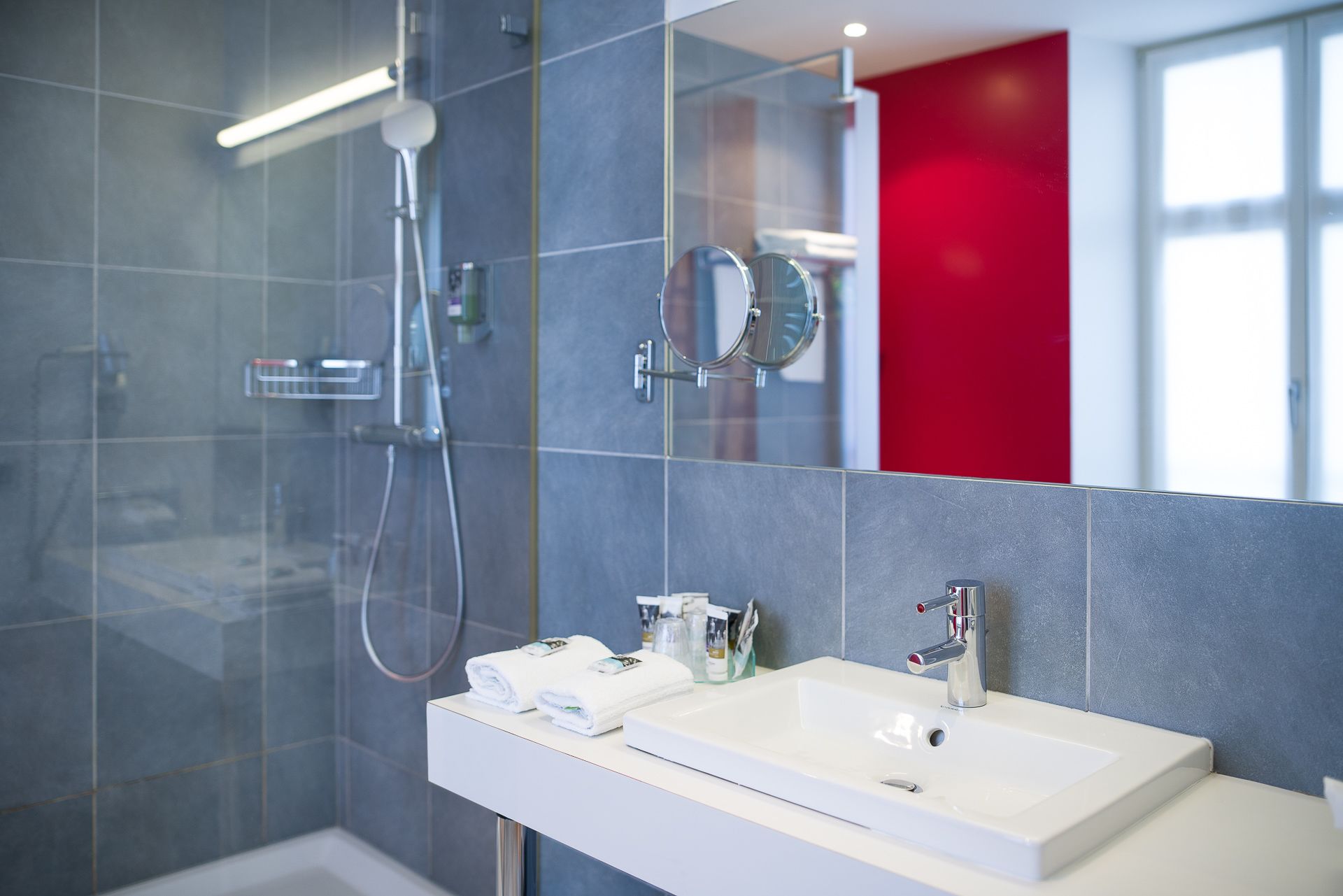 standard room, 1 double bed | bathroom | shower, eco-friendly toiletries, hair dryer, towels