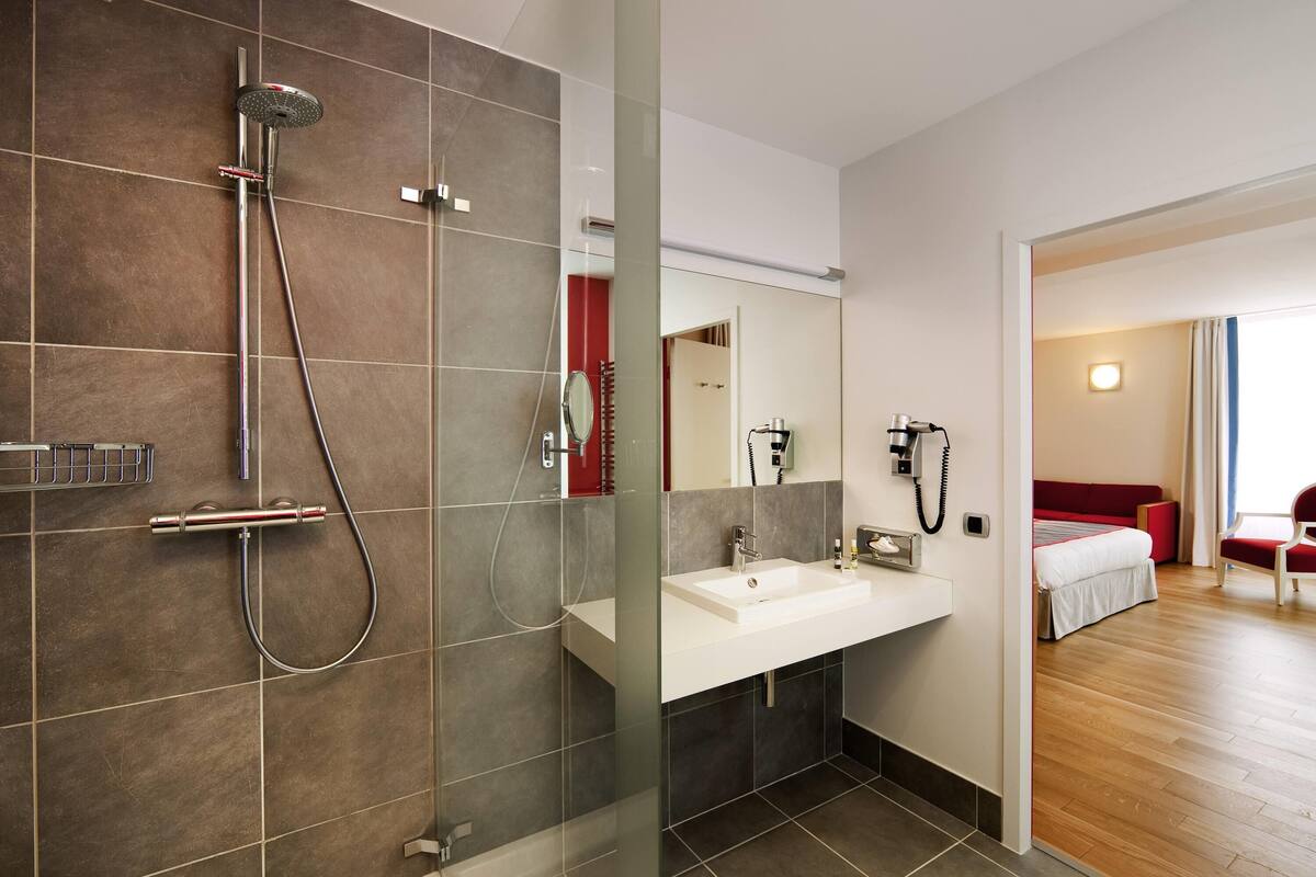 privilege, superior room, 1 double bed with sofa bed | in-room safe, desk, soundproofing, iron/ironing board