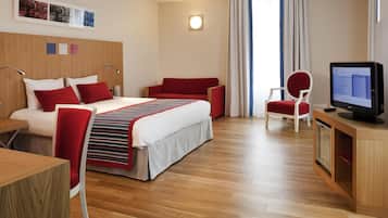 Privilege, Rom – superior, 1 dobbeltseng med sovesofa | Safe på rommet, skrivebord, lydisolert og strykejern/-brett