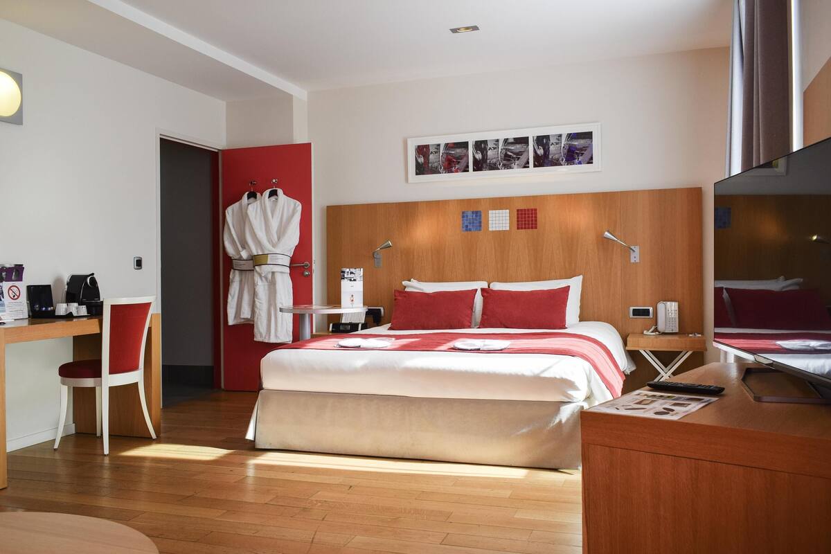 privilege, superior room, 1 double bed with sofa bed | in-room safe, desk, soundproofing, iron/ironing board