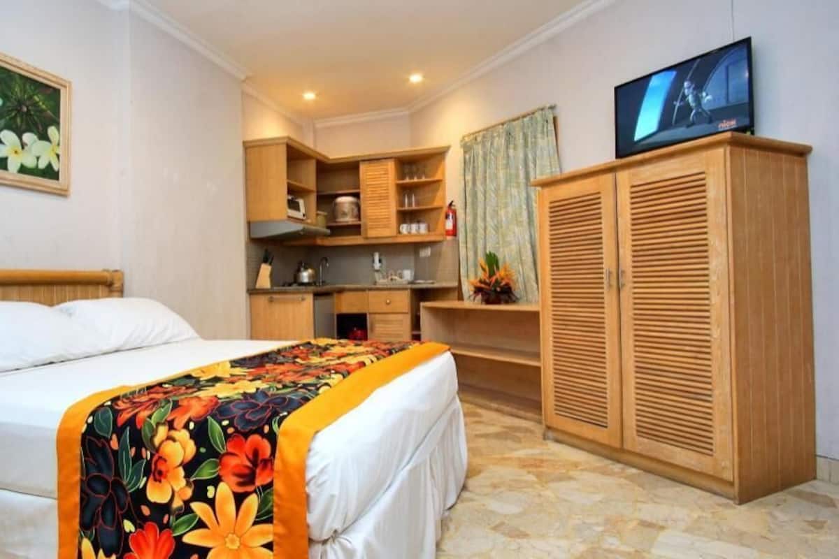 In-room safe, desk, laptop workspace, WiFi (free)