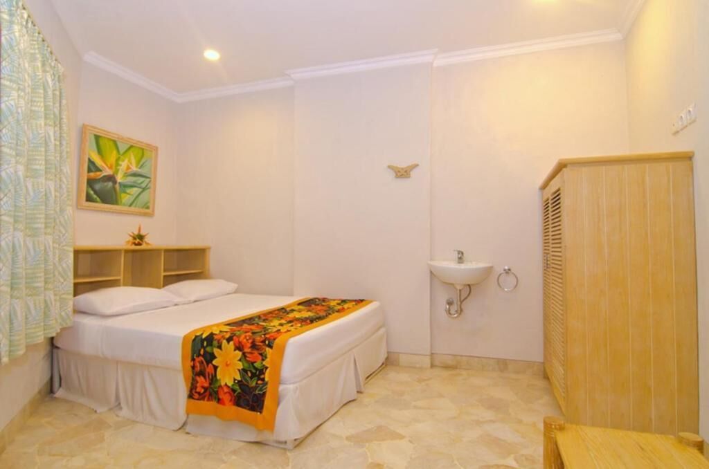 Een kluis op de kamer, een bureau, een laptopwerkplek, gratis wifi