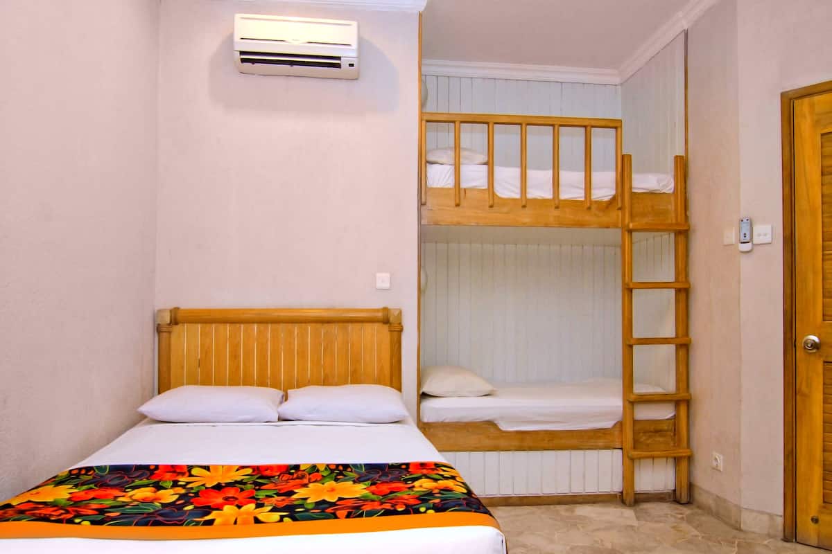 In-room safe, desk, laptop workspace, free WiFi