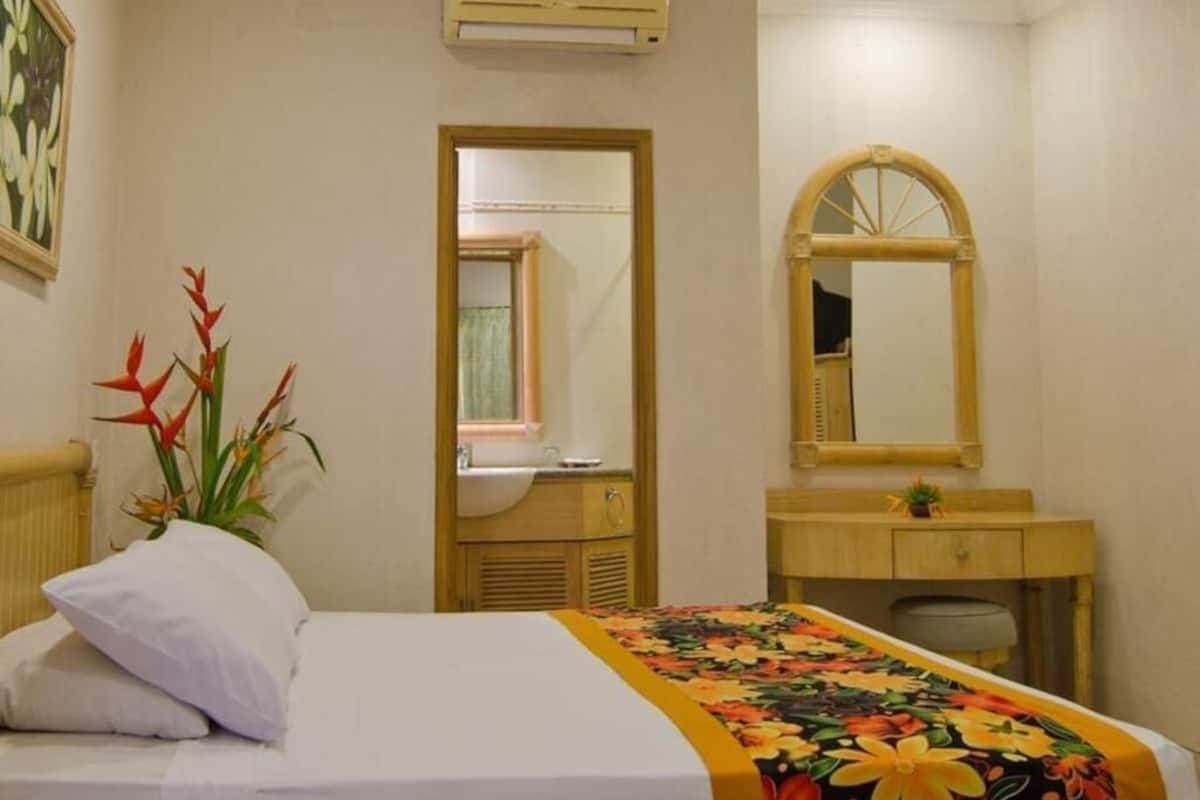 In-room safe, desk, laptop workspace, free WiFi