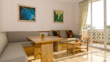 In-room safe, desk, laptop workspace, free WiFi