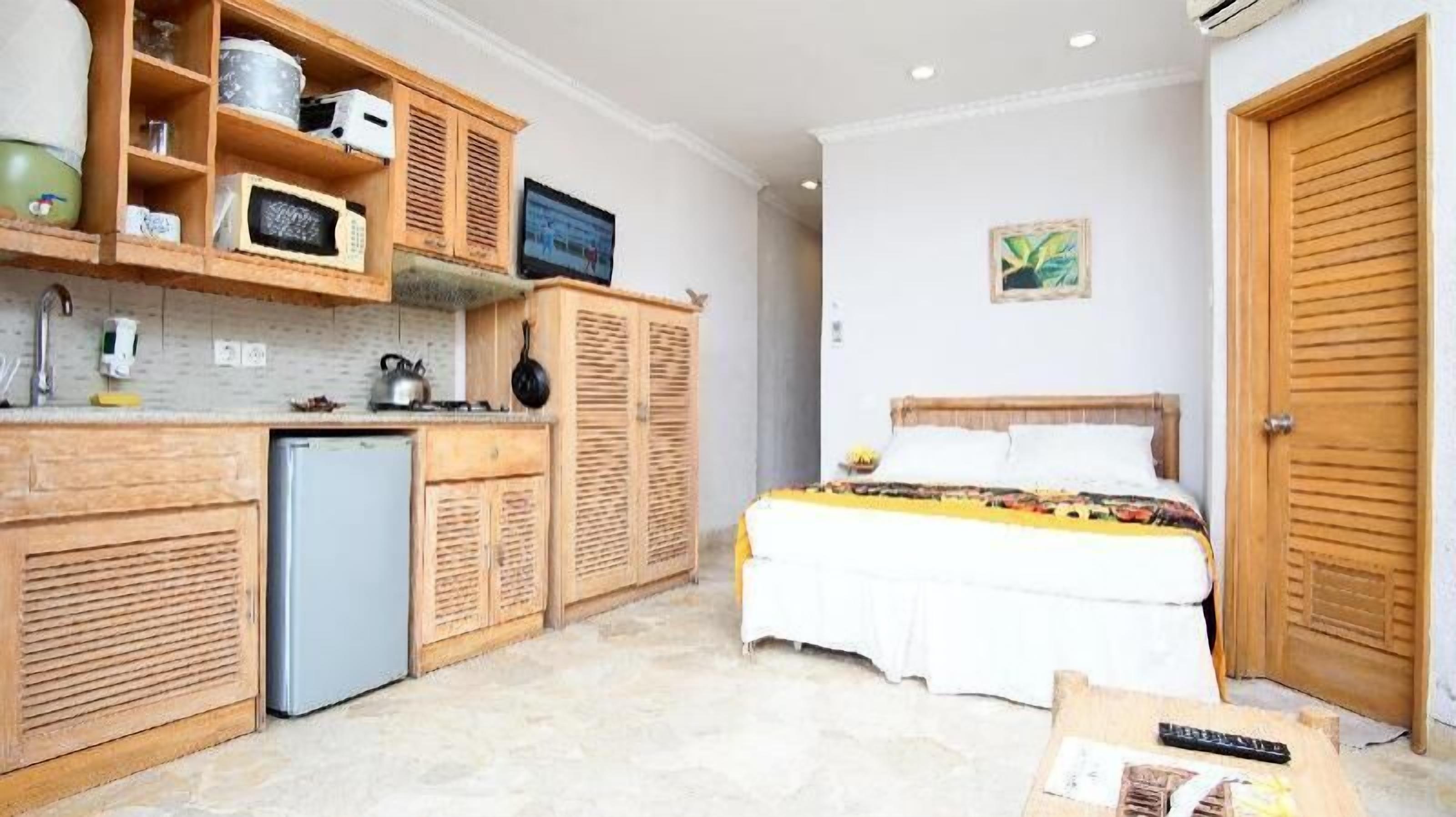 Een kluis op de kamer, een bureau, een laptopwerkplek, gratis wifi