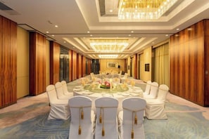 Unclassified image, 4 of 105, button - Jinling Lakeview Hotel (Wuxi)