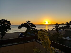On the beach, beach towels - Pousada Poesia (Salvador)