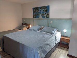 Standard Triple Room | Minibar, in-room safe, desk, blackout curtains - Pousada Poesia (Salvador)