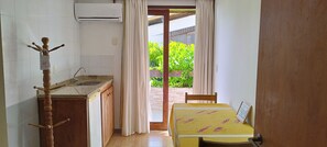 Standard Triple Room | Minibar, in-room safe, desk, blackout curtains - Pousada Poesia (Salvador)