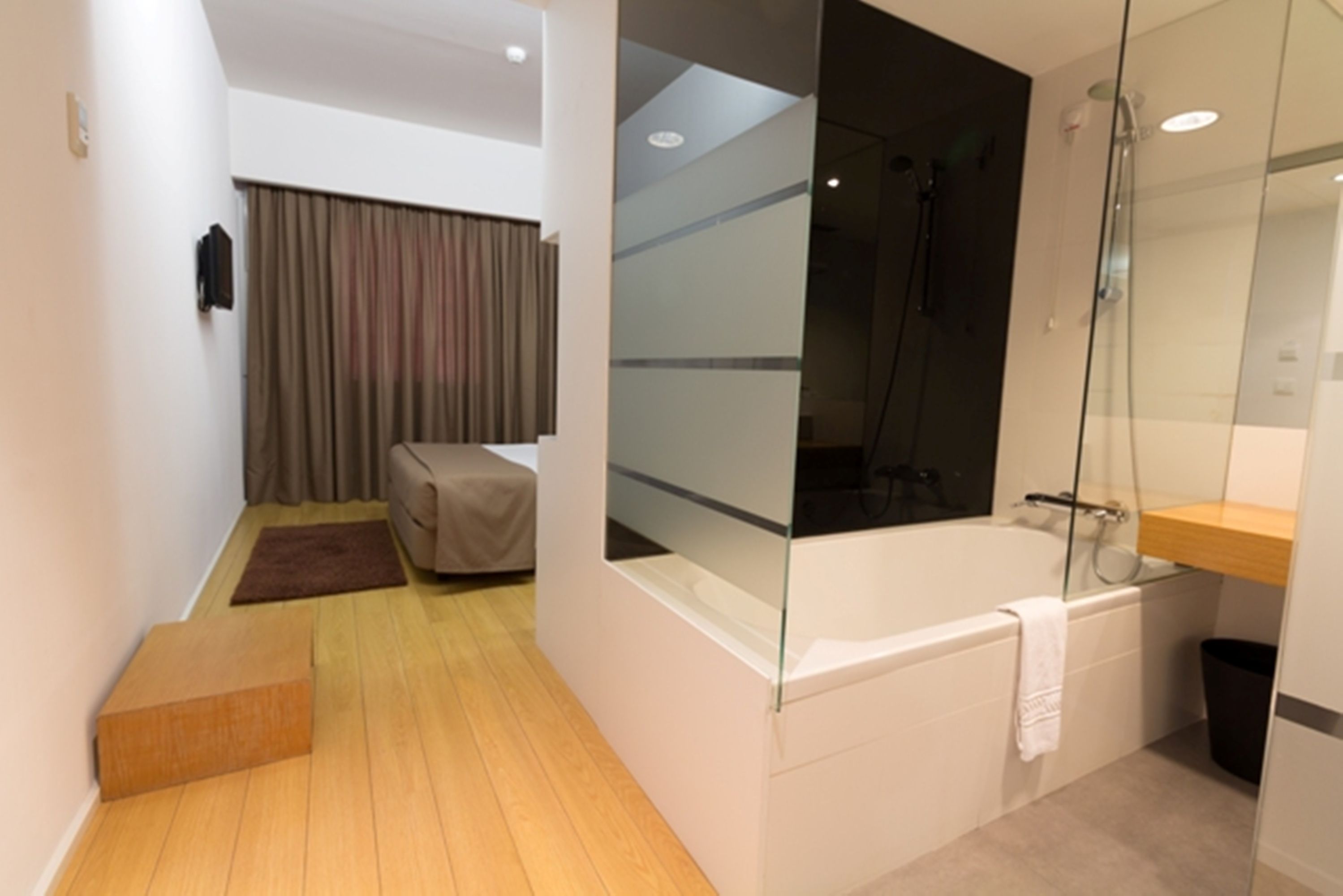 standard room | in-room safe, desk, blackout curtains, soundproofing