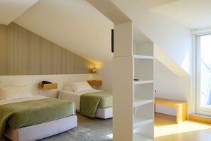 Twin Room (With views) | In-room safe, desk, blackout curtains, soundproofing - Hotel Laranjeira (Viana do Castelo)