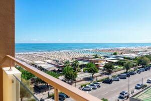 Classic-Dreibettzimmer | Zimmersafe, Babybetten, Reisekinderbett, kostenloses WLAN