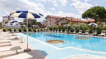 Outdoor pool, pool loungers