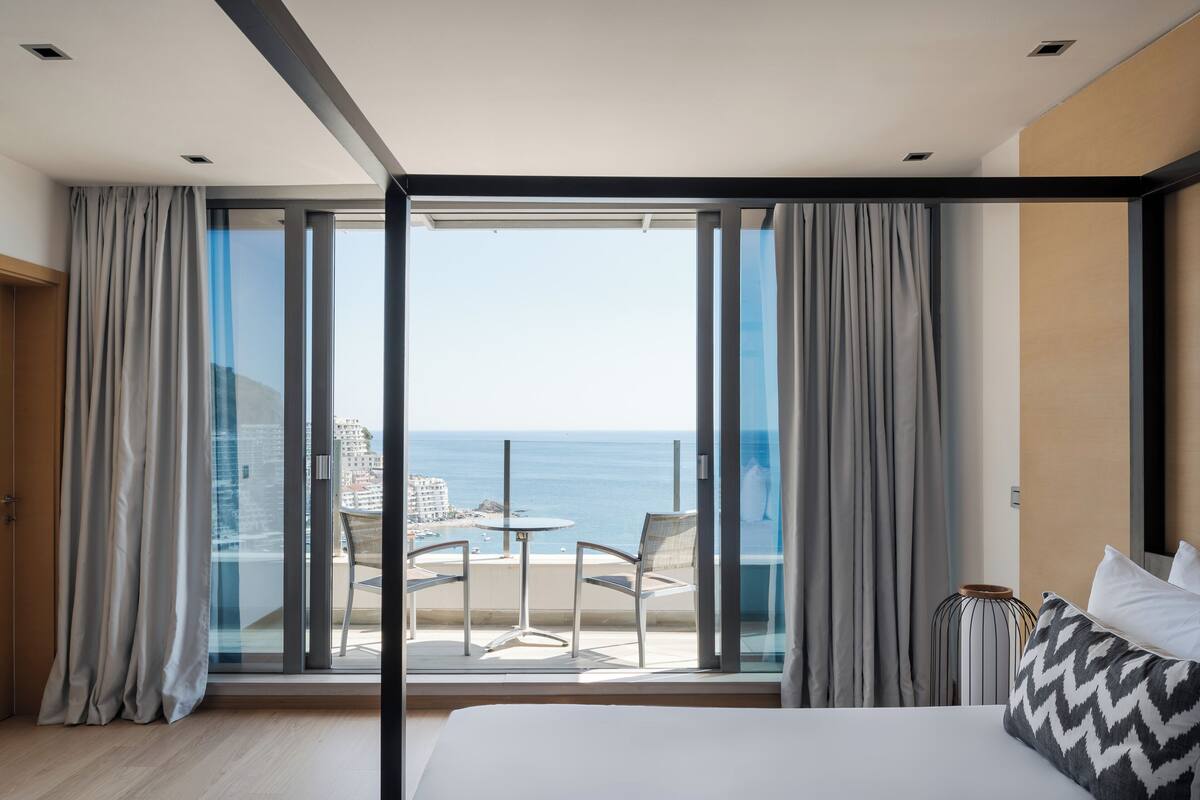 1 phòng ngủ, minibar, két bảo mật tại phòng, bàn 