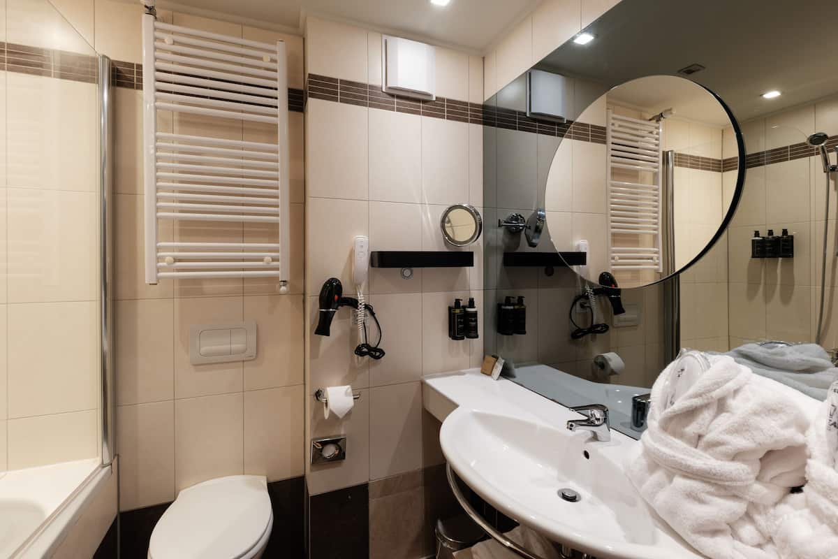 Premium Room (3 pax) | Bathroom