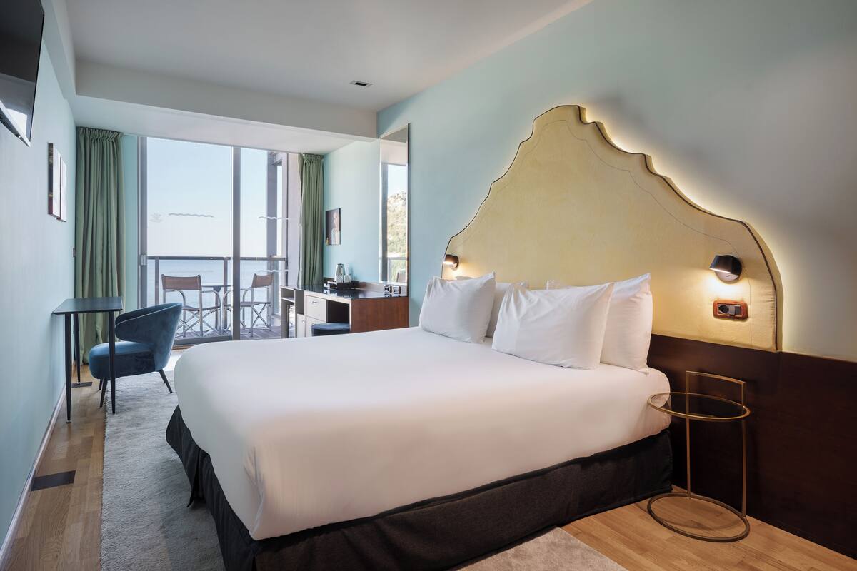 1 phòng ngủ, minibar, két bảo mật tại phòng, bàn 