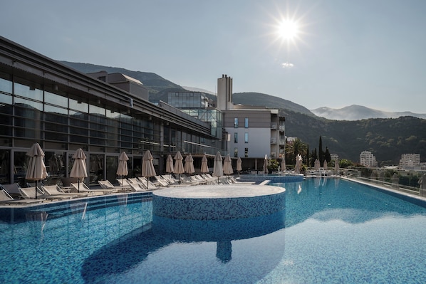 Indoor pool, 2 outdoor pools, pool umbrellas, pool loungers